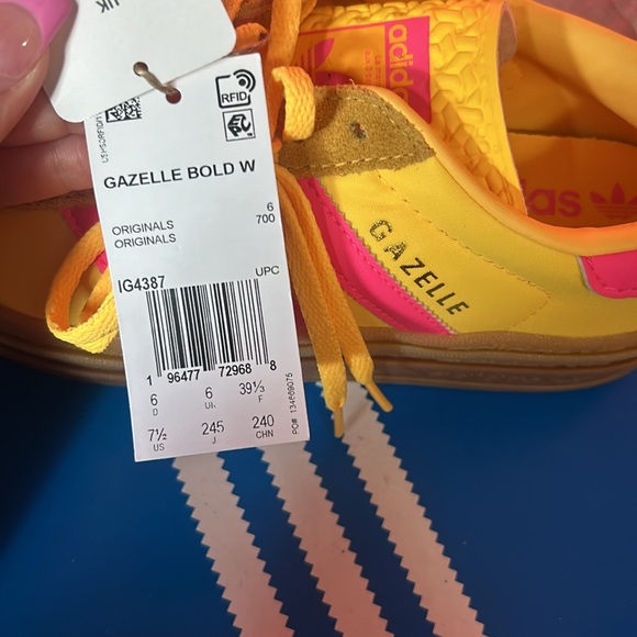 womens shoes - Picture 3 of 3